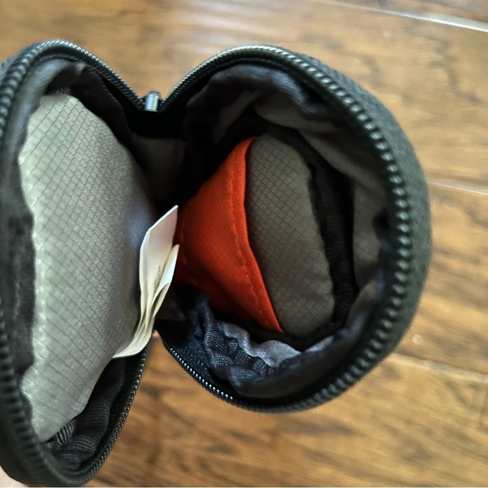 Case Logic compact camera case
compact camera case with storage - Picture 3 of 3